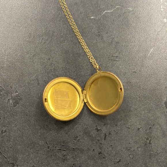 Locket - Picture 3 of 3
